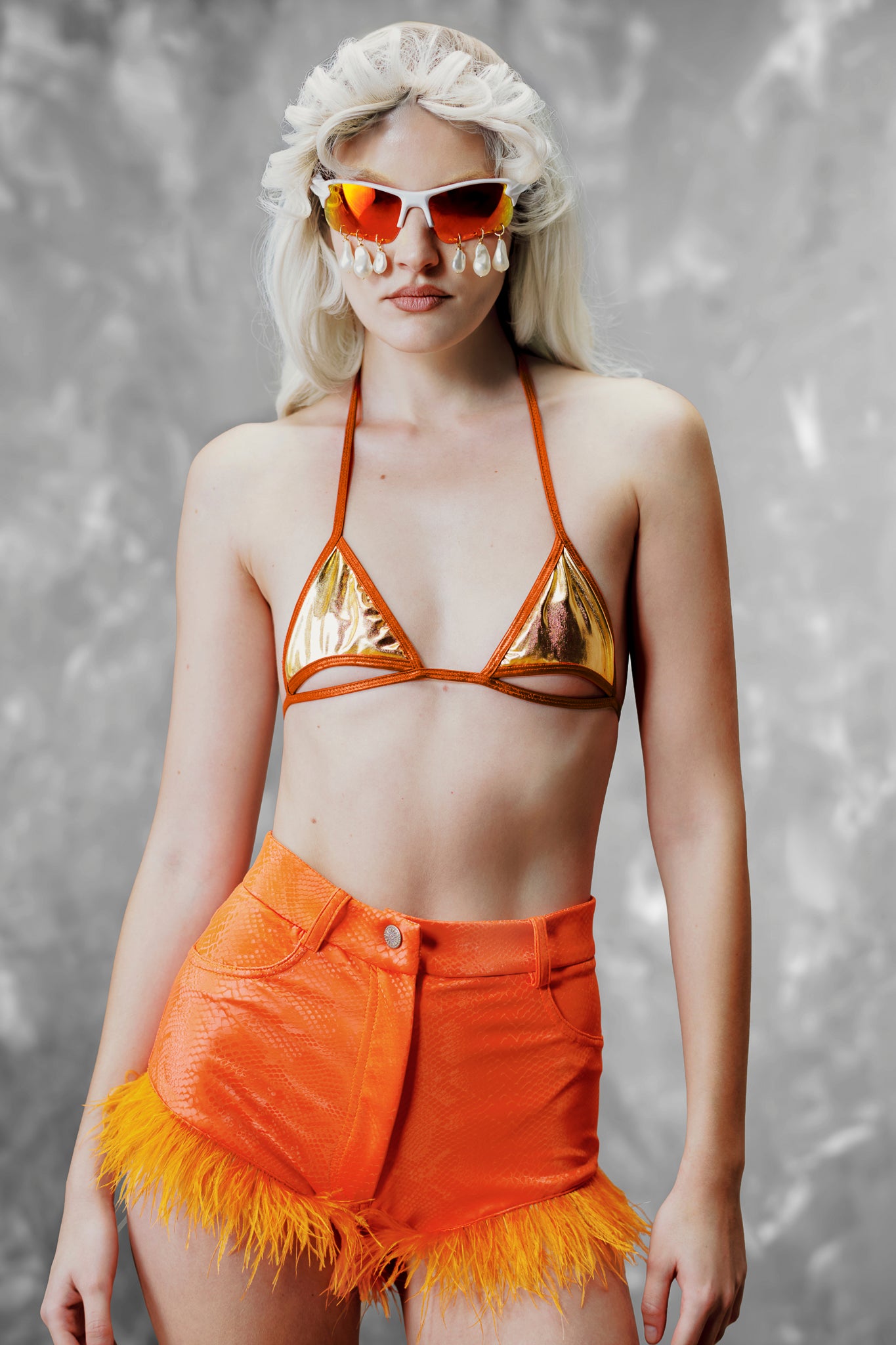 Short Plumas Laranja