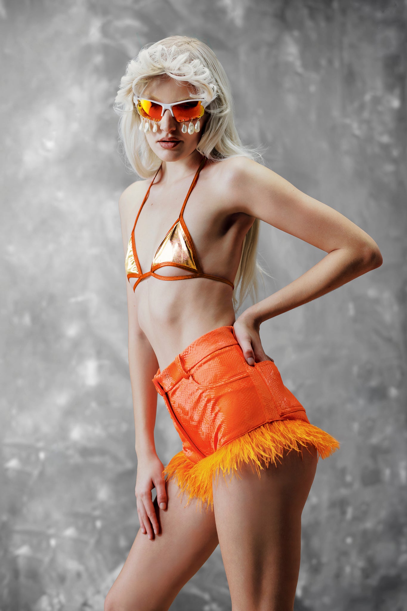 Short Plumas Laranja